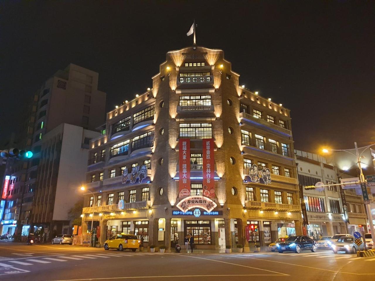 Hotel Brown - Zhongzheng Тайнань Екстер'єр фото